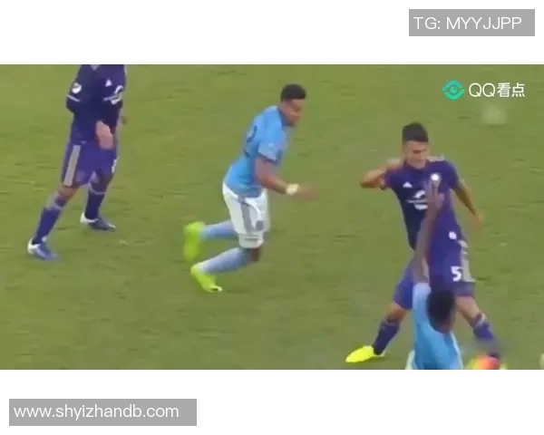 足球明星假摔精彩瞬间全记录揭秘球场上的戏剧性与幽默感 足球明星假摔精彩瞬间全记录揭秘球场上的戏剧性与幽默感