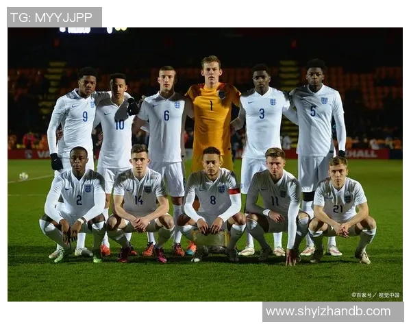 足球明星脚下生风展现激情与梦想的完美结合 足球明星脚下生风展现激情与梦想的完美结合